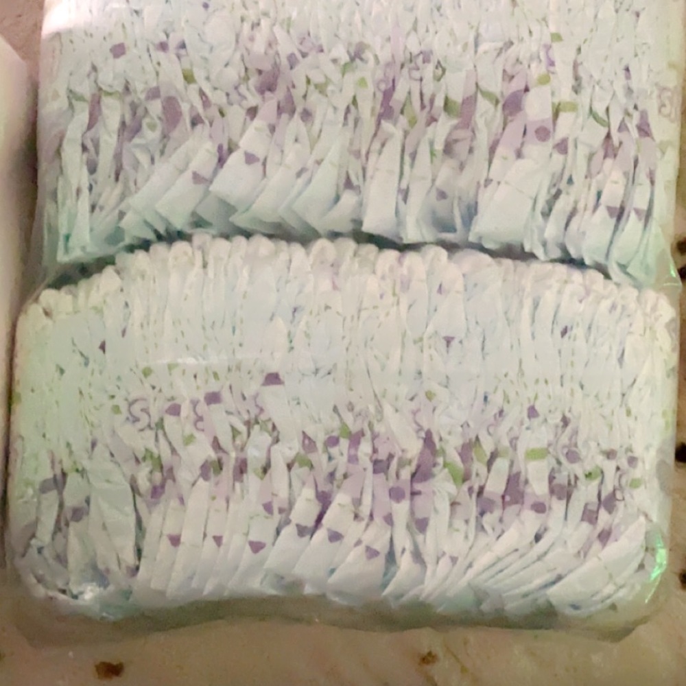 Over 125 size 1 luvs diapers
